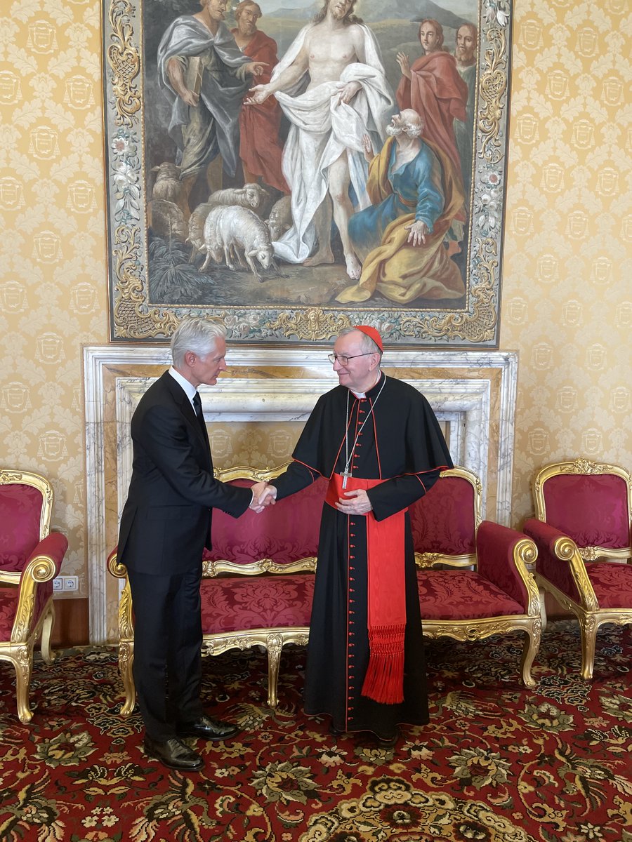 Tuve un encuentro con el Cardenal Pietro Parolin, Secretario de Estado del Vaticano, en el que conversamos sobre las acciones que estamos emprendiendo en el #Edoméx para combatir la pobreza e impulsar la igualdad entre mujeres y hombres.