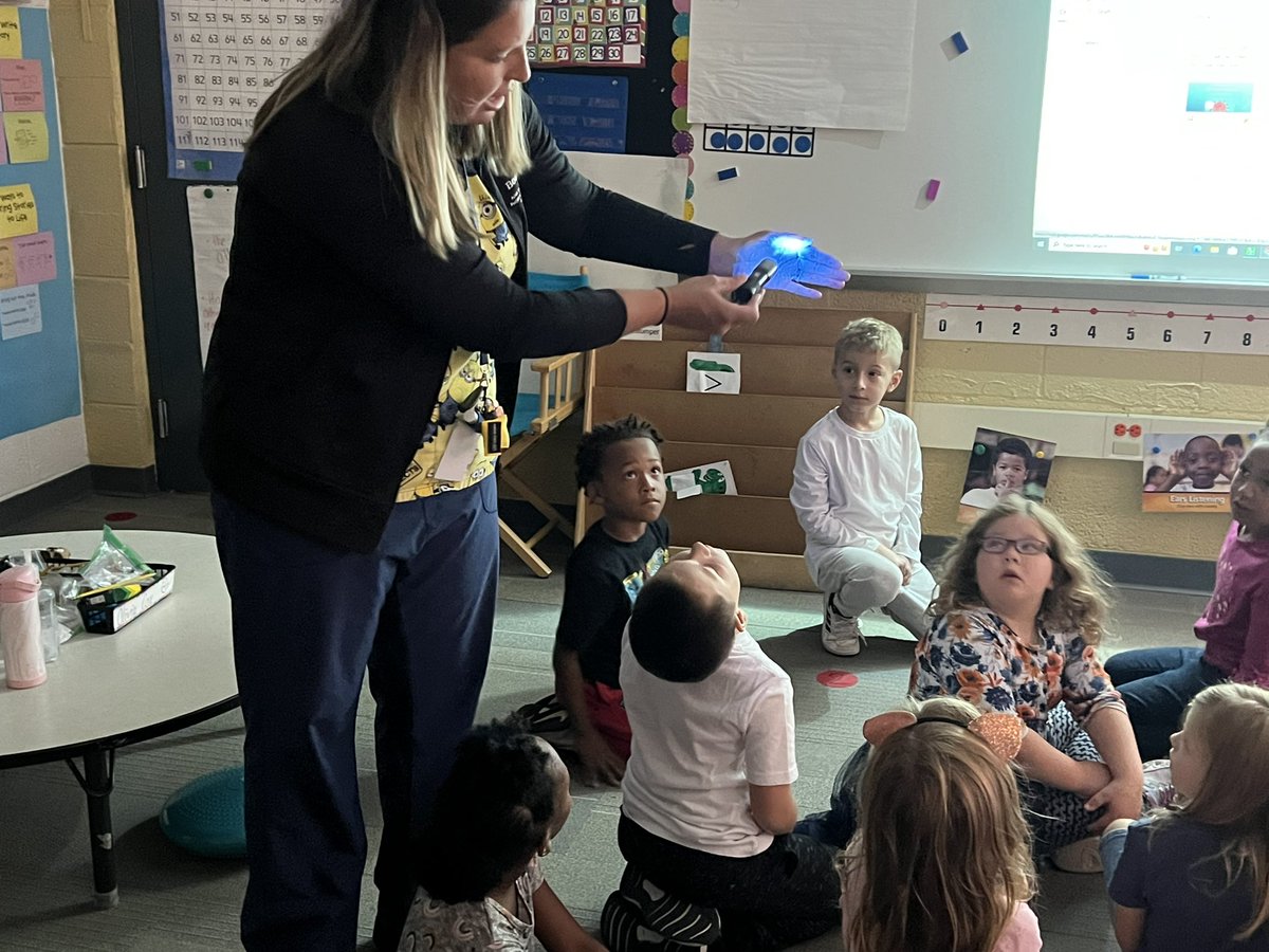 PattengillEl's tweet photo. Mrs. Johnson’s 1st graders learned proper hand washing techniques today from Nurse Rose. #PattengillPride #BerkleyDifference https://t.co/gBwbEOLPfk
