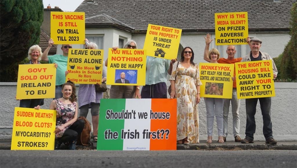 sarahlmull82's tweet photo. I wouldnโt be surprised if they try & lock ๐ us down due to #ClimateChange ๐
#ClimateChangeLockdowns to come Yes/No?
Will you comply or will you #Rebel like I & others did?
#Evil never takes a day off
#WakeUp Ireland ๐ฎ๐ช https://t.co/YG5VkAB9pJ