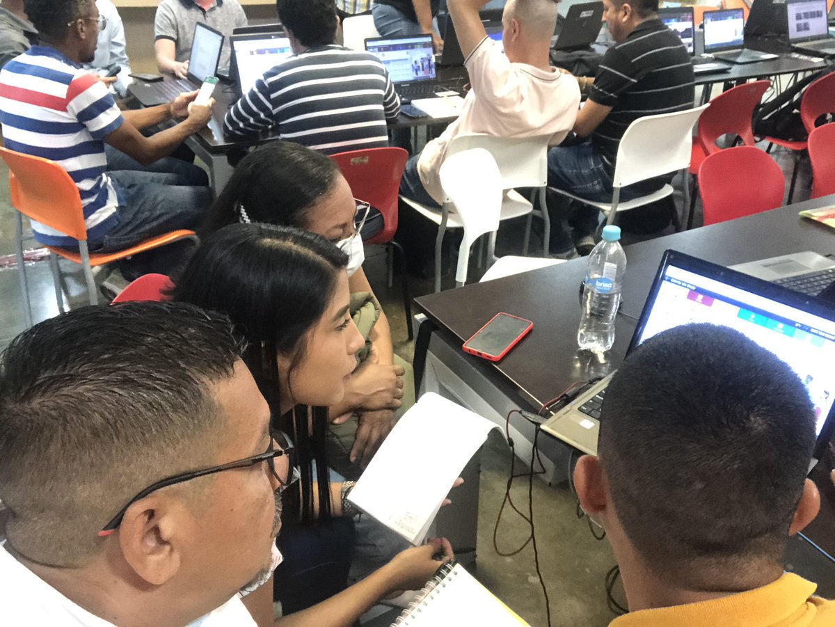 MauricioGomezV8's tweet photo. #EncuentroLideresTicCali  @Educacion_Cali @RedTiCali cómo solucionar problemas ambientales al interior de la escuela aplicando las nuevas tecnologías? Hoy desde la biblioteca del estadioPascual Guerrero trabajando con STORYTELLING. Por una educación cada vez más vanguardista https://t.co/Yr5ZGYjgdz