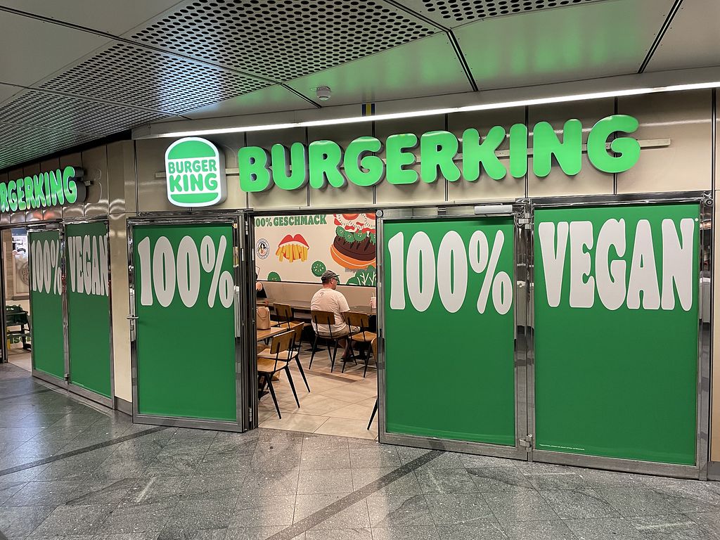 ShalinGala's tweet photo. Burger King has a new slogan: #YouRule. In that case, make all locations #vegan like this one ⬇️ https://t.co/UT7E9JfoGB