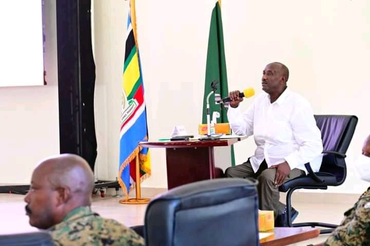 In pictures thr is Gen Salim Saleh Akadwanaho, Gen Muhoozi Kainerugaba @mkainerugaba , Mrs Charlotte Kainerugaba and Col @MKAMUGIRA1 ,viva UPDF ⚔️🇺🇬, long live Uganda and East Africa