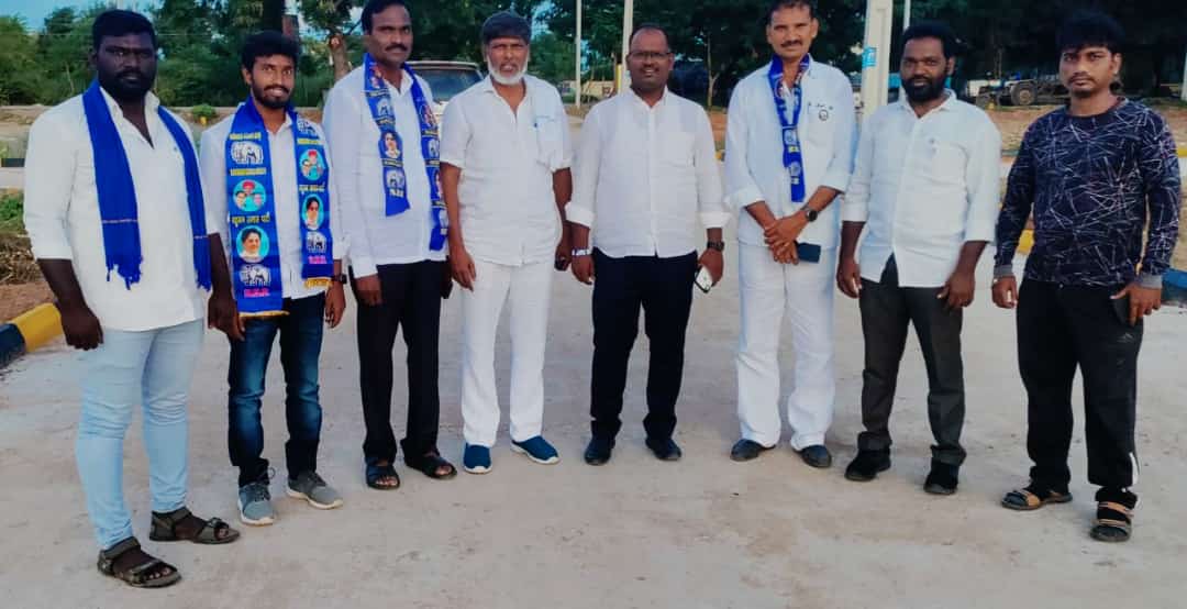 Vikram_ROY_BSP's tweet photo. With State committee Leader's
@RSPraveenSwaero 
@VijayaaryaBSP 
@MinisterKTR https://t.co/VDfR88JYPF