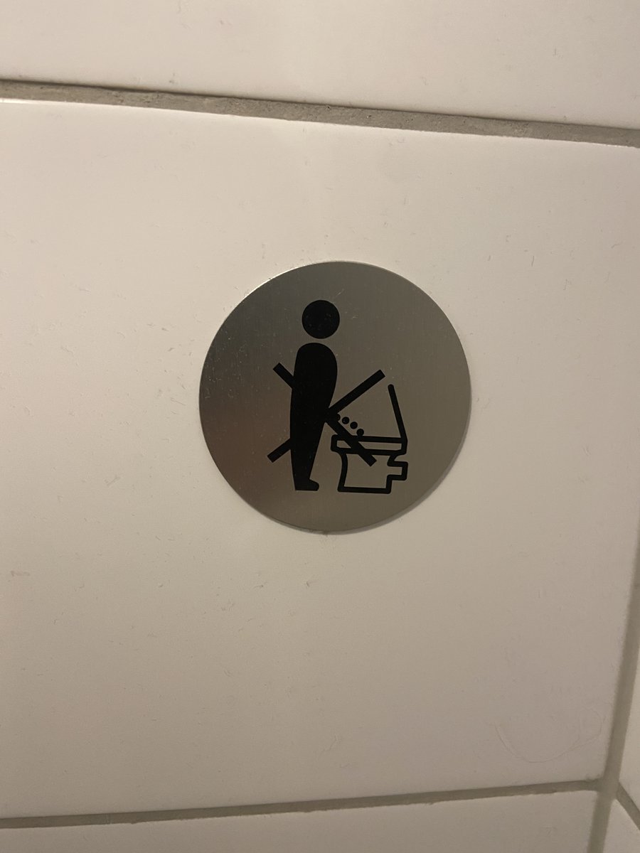 janarvid's tweet photo. Er dette innafor... eller skulle jeg følt meg #krenka ??
Felles toalett - kontorfelleskap. Æ stod denne gangen, men fikk skikkelig dårlig samvittighet. Setter meg neste gang.
...man lever kun en gang....  😎 https://t.co/Pd82tAFaTx