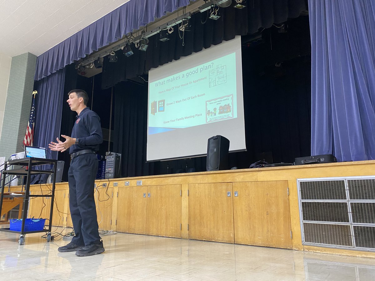 w_persistence's tweet photo. This week is Fire Safety Week.. Thank you West Allis Fire Department for coming in to teach us about fire safety! #wawmproud #walkerpride https://t.co/UVpRCRbmWt