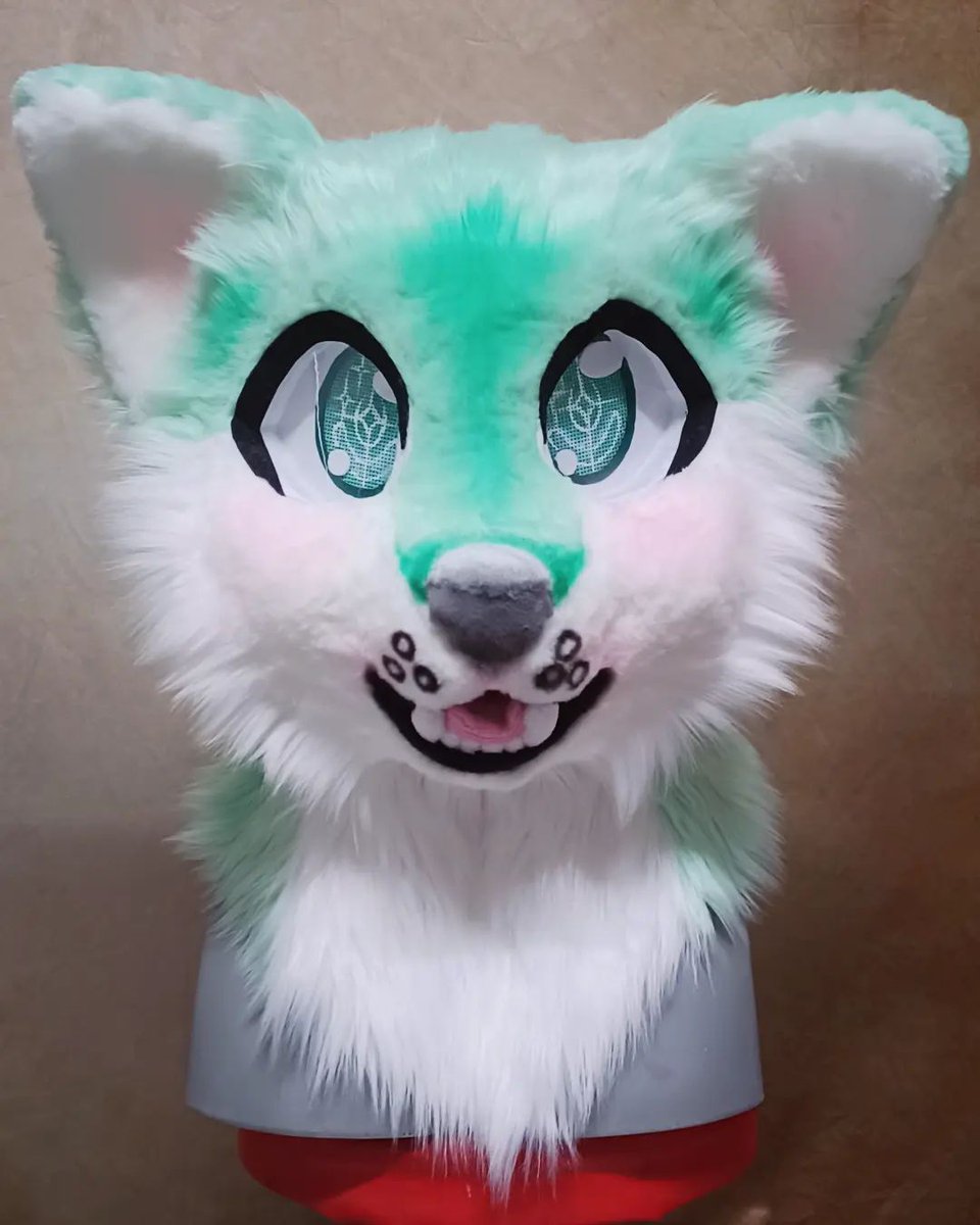 FenneCrafts's tweet photo. FOR SALE!
$950.00 + Shipping
Includes Head Only.
Head fits 21" - 23" (can be adjusted for the buyer)
Minty Husky is still available for purchase. ^v^ Features lovely, minty sea foam fur and warm white LEDs. Made to help cover my AquatiFur travel!
#fennecrafts #fursuit #fennecat https://t.co/fdzCwH7ddE