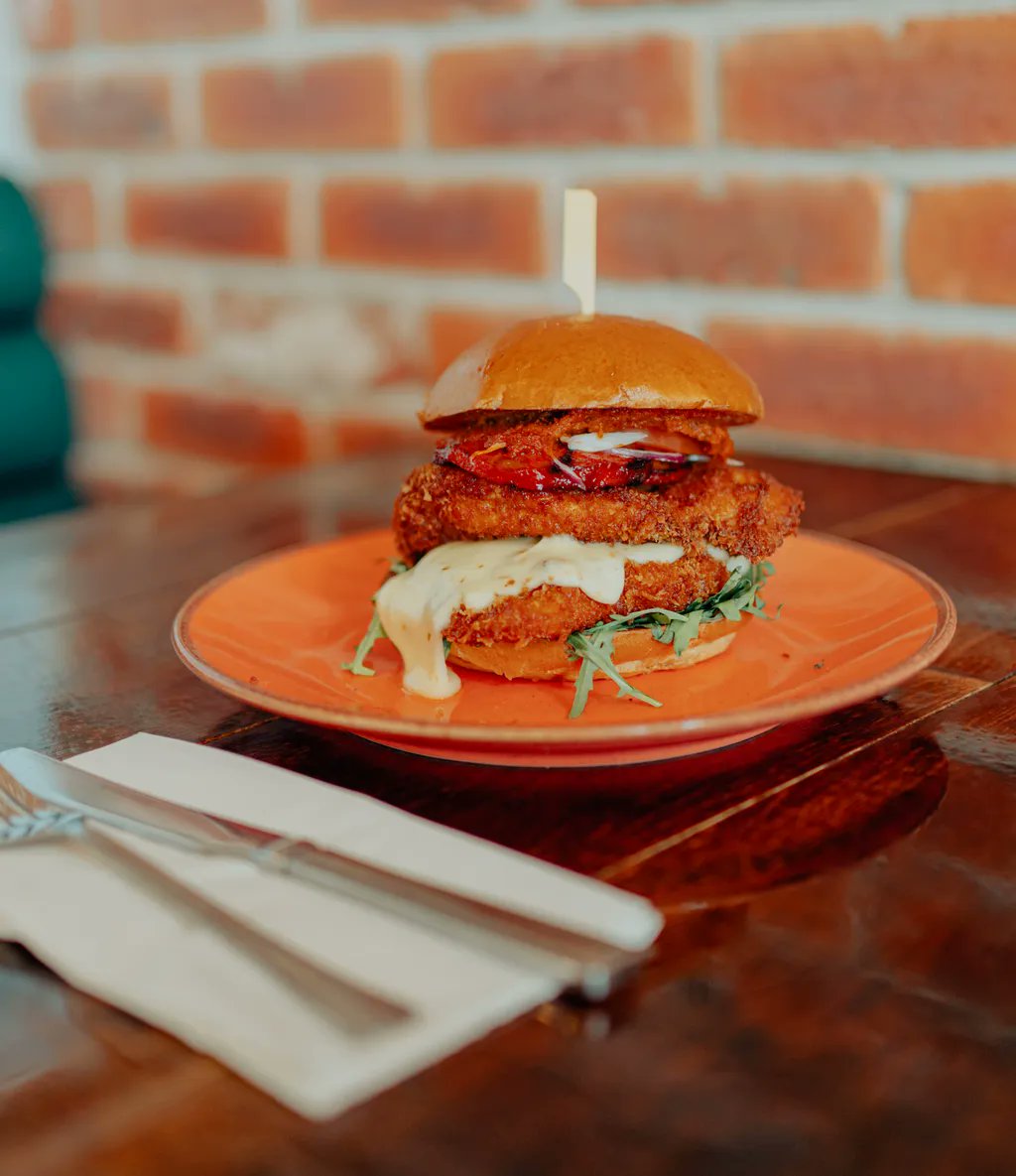 Have you tried our Chicken fried Italian?

It pairs perfectly with our freshly made lemonade and loaded fries!

Book your table today

📲 handmadeburgerco.co.uk/bookings