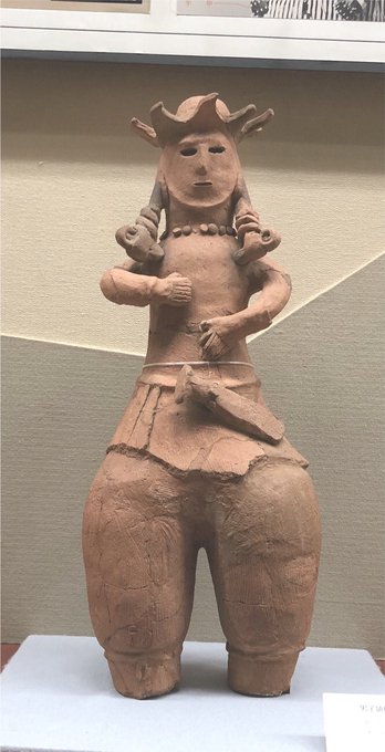 それでは次、武人埴輪をAIで擬人化してみよう。
まずは「cute,girly」で指示。
可愛いけど! 可愛いけど要素が一つもない! 今度は色さえあってない!!

#NovelAIDiffusion 