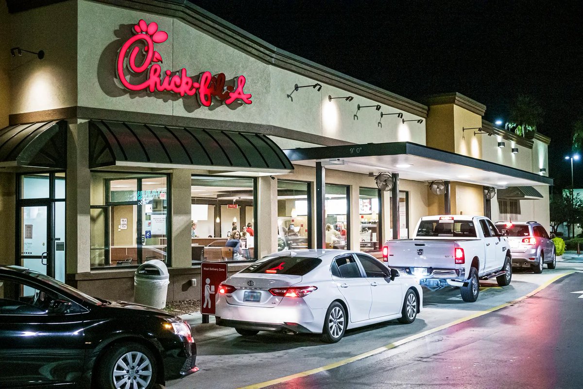 SaycheeseDGTL's tweet photo. Chick-fil-A has slowest drive-thru in 2022 fast-food report says. Taco Bell, Dunkin’ Donuts &amp; KFC are the fastest. https://t.co/D4XMzRM9Yv