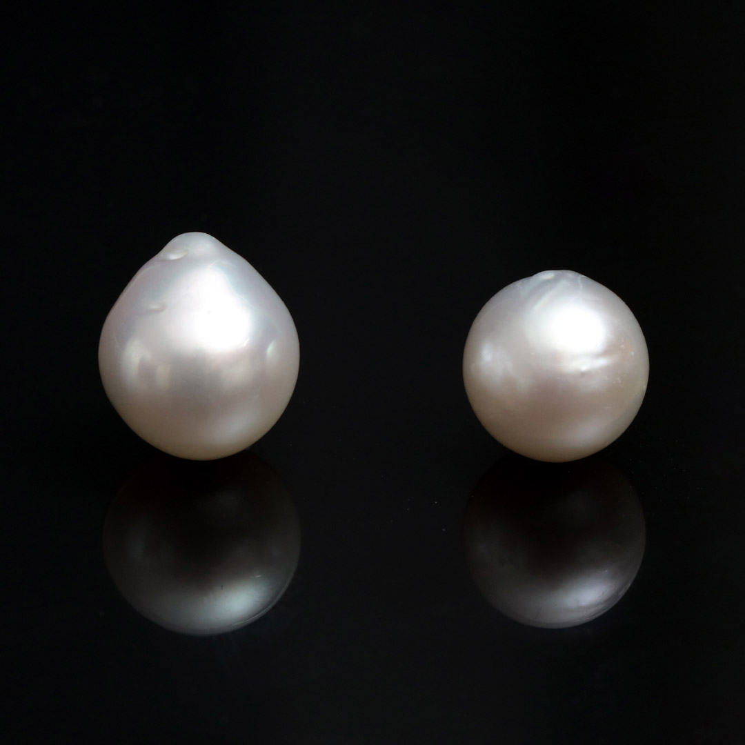 GIAnews's tweet photo. GIA’s laboratory recently received three white South Sea bead cultured pearl necklaces, with the largest size up to about 16 mm. A few of the pearls containing RFID devices were found in these strands. Learn more: https://t.co/Q70CPbq0Xw https://t.co/yYTxiVxsTn