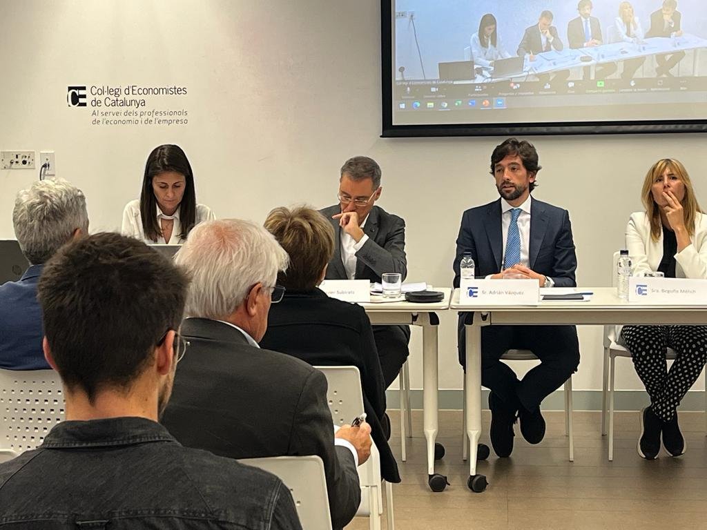Europarl_CAT's tweet photo. Recupera la presentació-diàleg a @economistescat sobre la proposta de directiva sobre diligència deguda, amb @AdrianVL1982, ponent alternatiu de l'informe per part de @RenewEurope

📹https://t.co/1cNau33a5C https://t.co/VeEYT0BPae