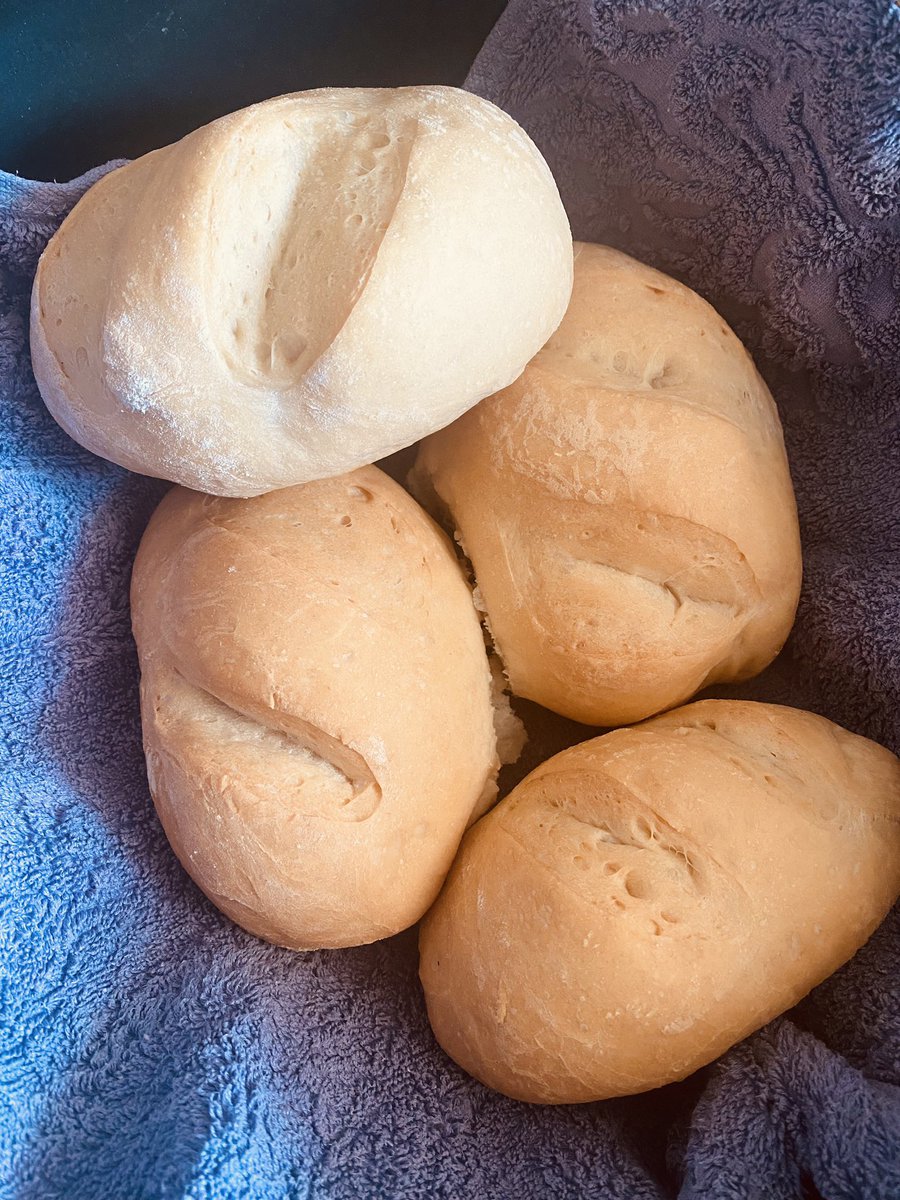 jay12077's tweet photo. Today Outah My Kitchen Fresh Baked Breads🔥🔥🔥🔥🔥🙌🙌
Its the Aroma in House🔥🔥
#Mykitchendiary🥖 https://t.co/eqaGRbBaR0