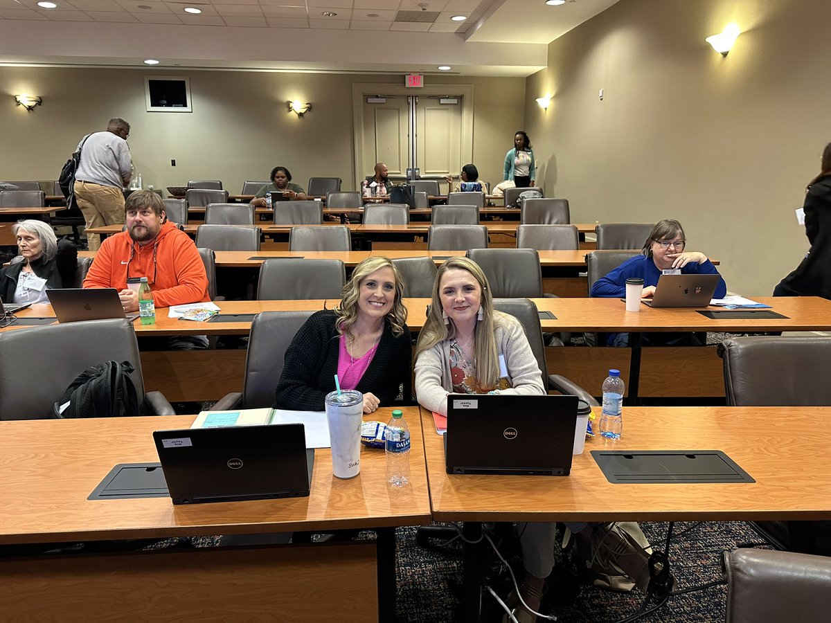 ZacharySearels's tweet photo. Awesome CS training at A+ College Ready Fall Conference #CSFall2022 @AplusCR https://t.co/4s2X6my0Dc