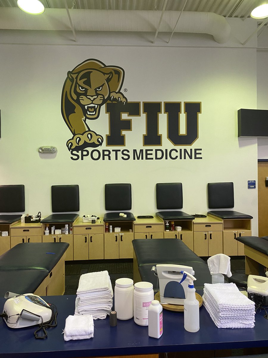 SFKHoops's tweet photo. Thanks to Coach Ballard,  @coach_campbellC and the @FIUHoops staff for hosting the youth clinic with the next generation of South Florida Hoopers. Great experience to learn &amp; train with pro’s! #PawsUp 🐾 https://t.co/3ZiGTNDZLF