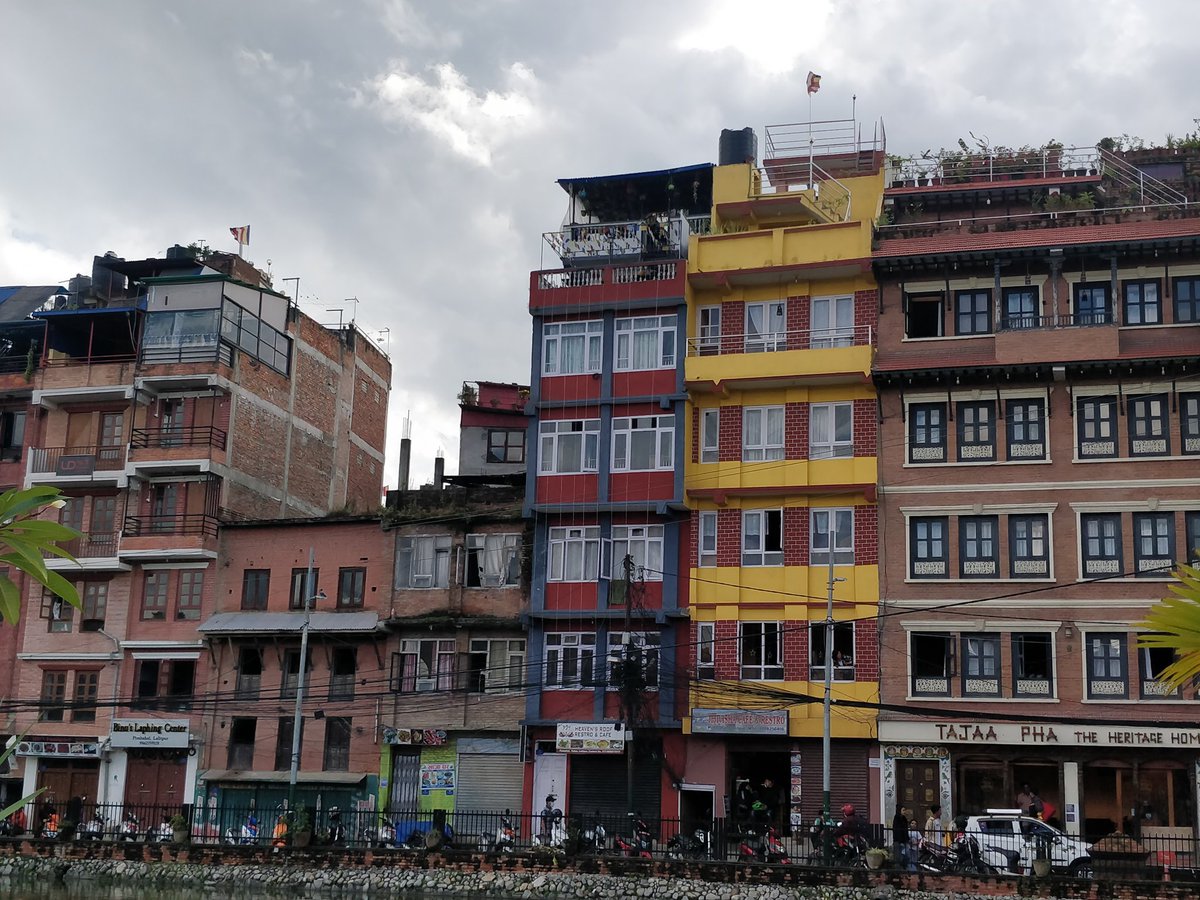 Rupesh1321's tweet photo. How many houses are here in this picture? 🤔 https://t.co/0yqv3IuTHY