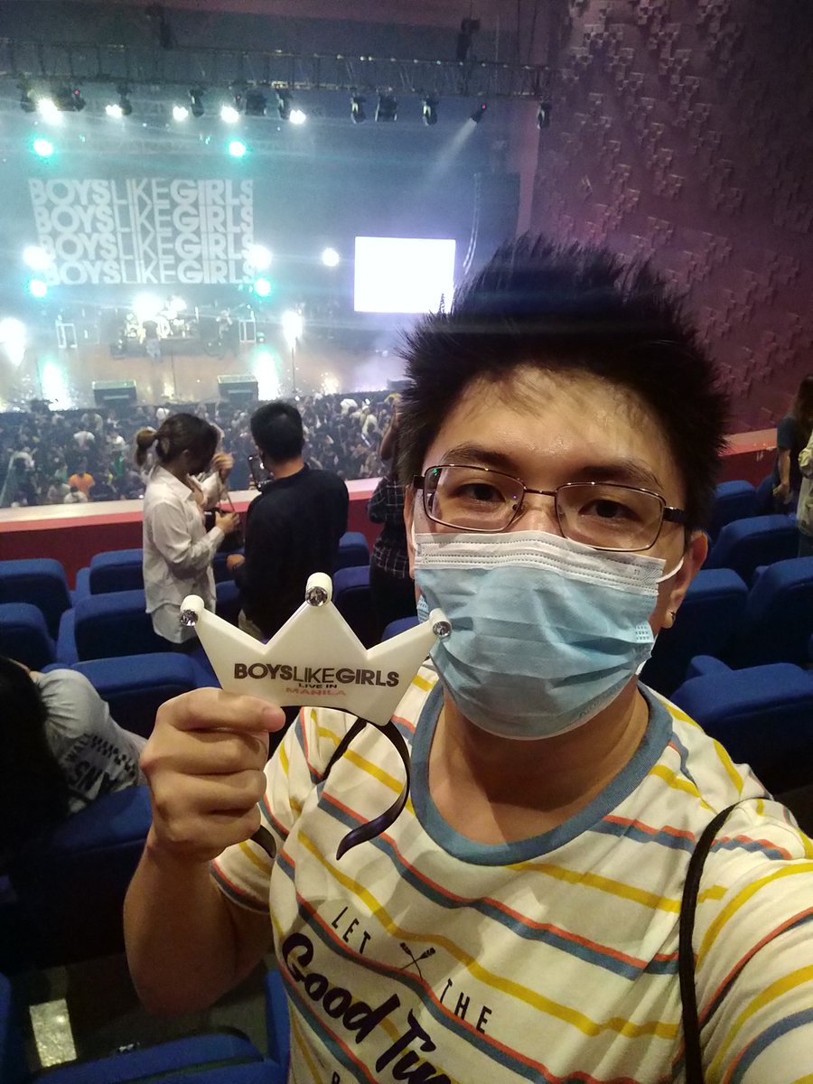 aberisme's tweet photo. ...🪨 ng last song kaso 📵 kasi di pa daw uso mag video noon sabi ni martin 🤟🎸🥁 #boyslikegirlsinmanila #boyslikegirlsmanila #boyslikegirls https://t.co/H8LoeMRUGy
