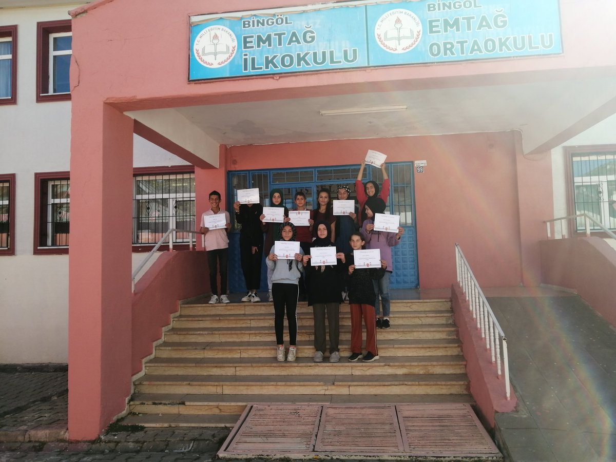 Eda_KOYUNCU06's tweet photo. "The Earth Has a Fever!" (Dünyanın Ateşi Var!) adlı etwinning projemizin mimarları👏öğrencilerimizin emekleri kalite etiketi ile taçlandı 🏆t��m öğrencilerimi tebrik ediyorum 👏🤗 @eTwinningBingol @arge_mem @bingolmem @yusuf_tokus @denizgili @RamazanKaymaza1 @ErdalKocabey2 https://t.co/mctpYznev2