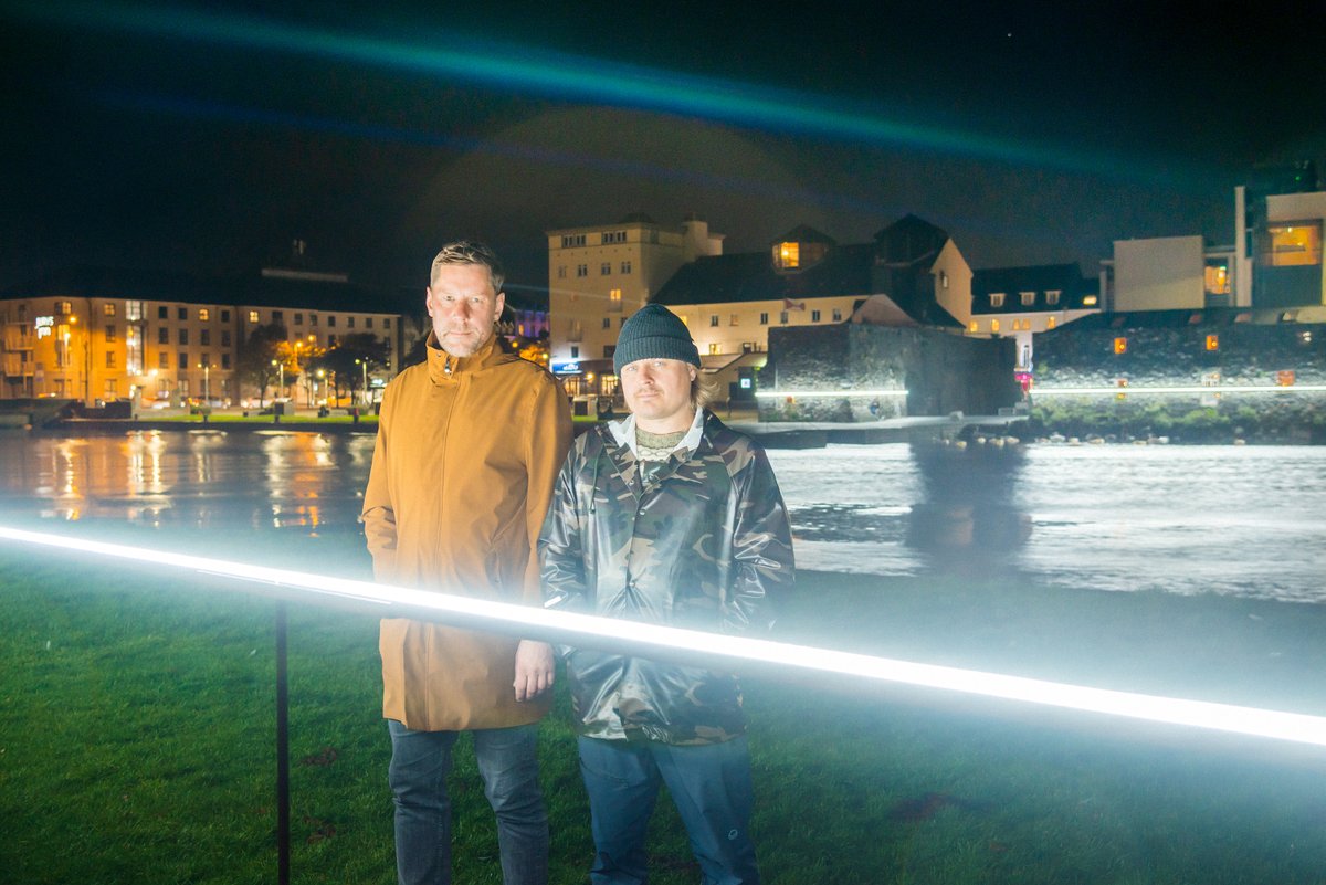 Galway's light installation was designed by Finnish artists @TimoAh0 & @niittyvirta (photo below). Having previously created installations in Scotland & Miami, they've brought their vision to Irish coastal locations to highlight the risks of future sea level rise & storm surges🌊