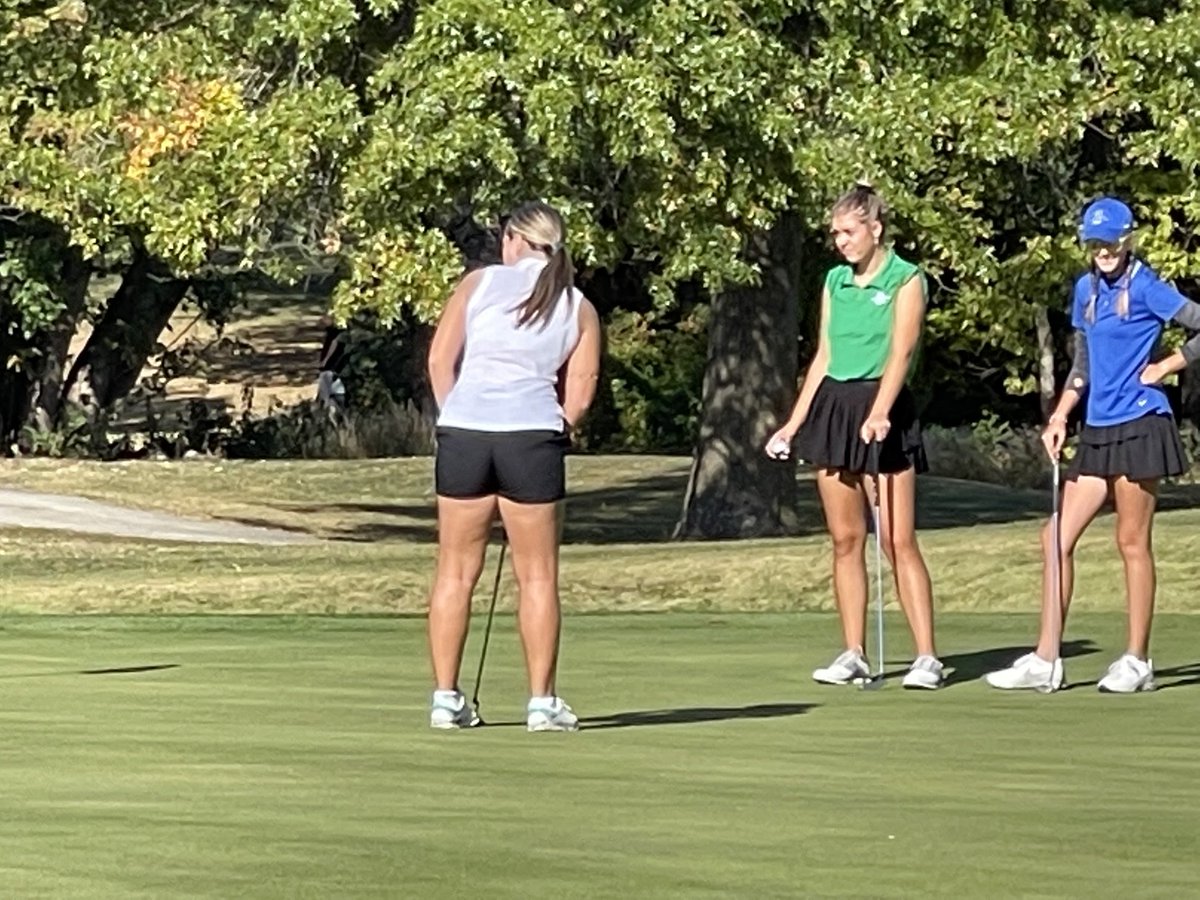 WActivities's tweet photo. District Golf at Eagles Landing in Belton MO.  Amanda Conrad flexing on the Green!!! https://t.co/zX00p8uVN5