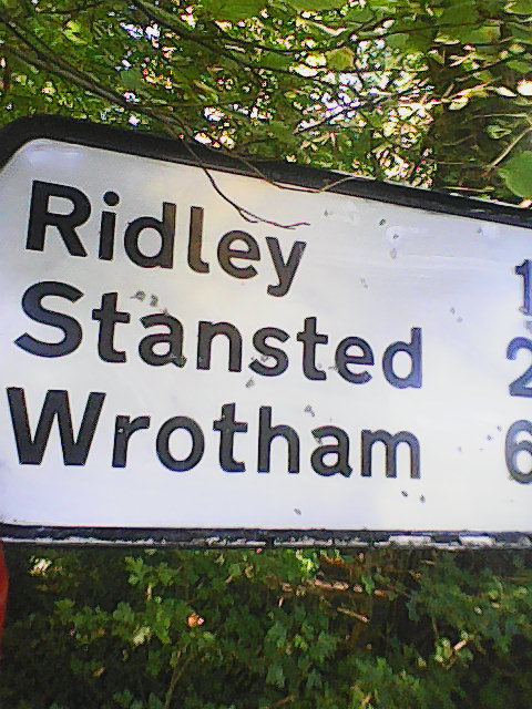 Matt_building's tweet photo. Just been cleaning a road sign on the edge of my village that's been covered in spray paint graffiti for years. That's @SevenoaksLibDem volunteers working for you, all year round, everywhere in the district #NewAshGreen #Ash #Ridley #Fawkham https://t.co/t1d9dpKhLV