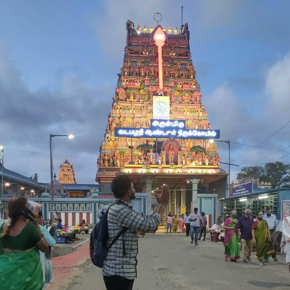 prade_p97's tweet photo. 🙏ஓம் முருகா 🔥🙏
vadapalani Murugan 😍
 #tallestmurugan #tallest_murugan_statue #tallest_murugan_temple_in_salem  #murugantemple #salemmuruganstatue #salemmurugan #salem #Attur  #pradeep97 #Muruga #coimbatore #மருதமலை #vadapalani #vadapalanimurugantemple #chennai https://t.co/p35UDmuyR7