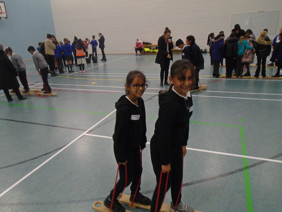 ECS_Keighley's tweet photo. A group of Eastwood pupils enjoyed their time at @CarltonKeighley. They took part in a variety of team games and had lots of fun. It was fantastic to see some ex pupils leading the team building activities and being so friendly to their old teacher!π#linkingcommunities #proud https://t.co/cRf0EoqWo4