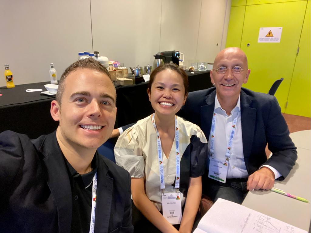 1st face-to-face supervisory meeting with @josephcmanning. Making healthy progress: the wonders of virtual meetings and have super awesome sups! 

@JosLatour1 @leejanhau @MattCarey16  #PICSp #PedsICU #EAPS2022 #ESPNIC_society