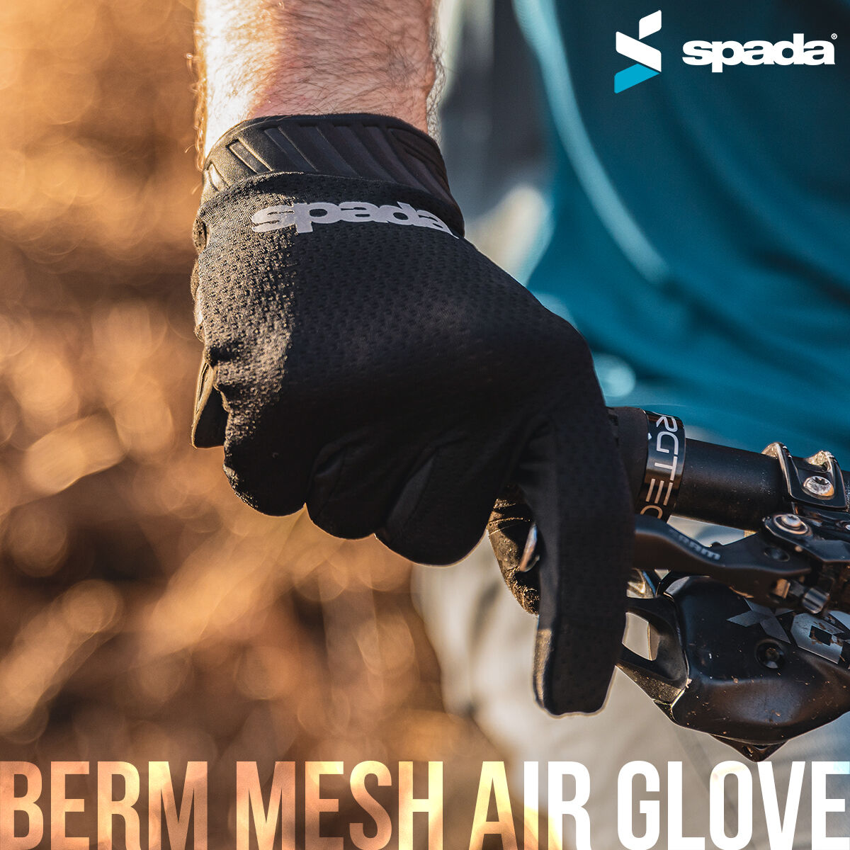 Get a grip with the Spada Berm Mesh Air Glove.

Shop the gloves here: bit.ly/3ysDruM

#spadauk #spadaclothing #spadaclothinguk #mtb #mtblife #mtblove #mountainbike #spadamtb #mtbgloves #gloves #bikegloves #bikinggloves #mtbclothing