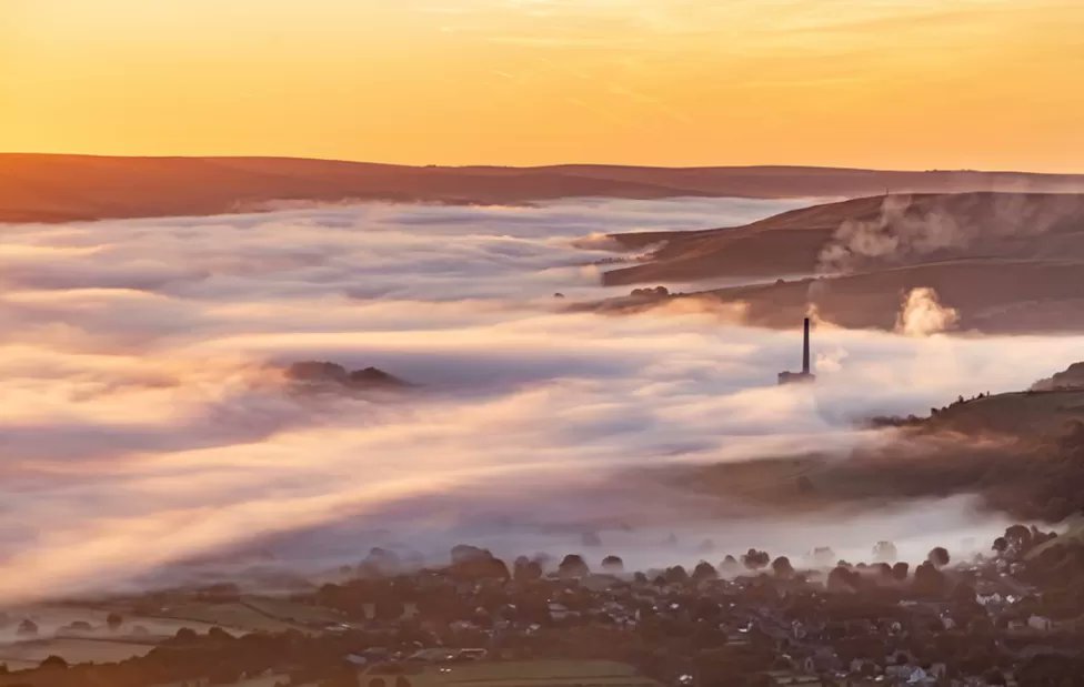NewhavenHoliday's tweet photo. Aren't these amazing images taken at Mam Tor in the Peak District! Thank you to Andrew Hayes. https://t.co/23M3GuAlrp