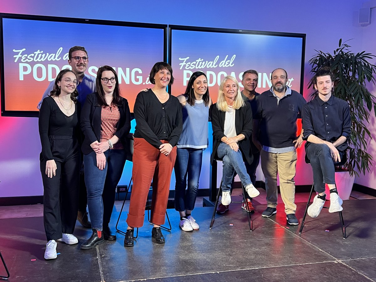 BENTOBOXPRO's tweet photo. Il BentoTeam ha partecipato per la prima volta al Festival del podcasting per presentare “Insider ‘82”, il programma realizzato per i 40 anni dal Mondiale assieme ad AIC - @assocalciatori nel nostro nuovissimo studio di registrazione BentoLab.
https://t.co/KSQHwn4FSd https://t.co/TLwDnyG6dj
