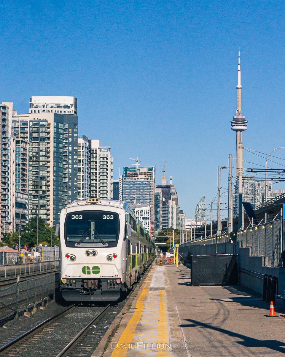 davidfillion's tweet photo. Next Station Stop, Union Station 🚉

@gotransit 
@metrolinx 

#gotrain #exhibition #metrolinx #toronto #torontoskyline #torontocondos #cityphotography #gtaphotographer #sonyalpha #a99ii #SonyAlphasClub #sonyImages #alphacollective #train #cntower #skylineporn #skylinephotograph https://t.co/HSsFBJKpGR