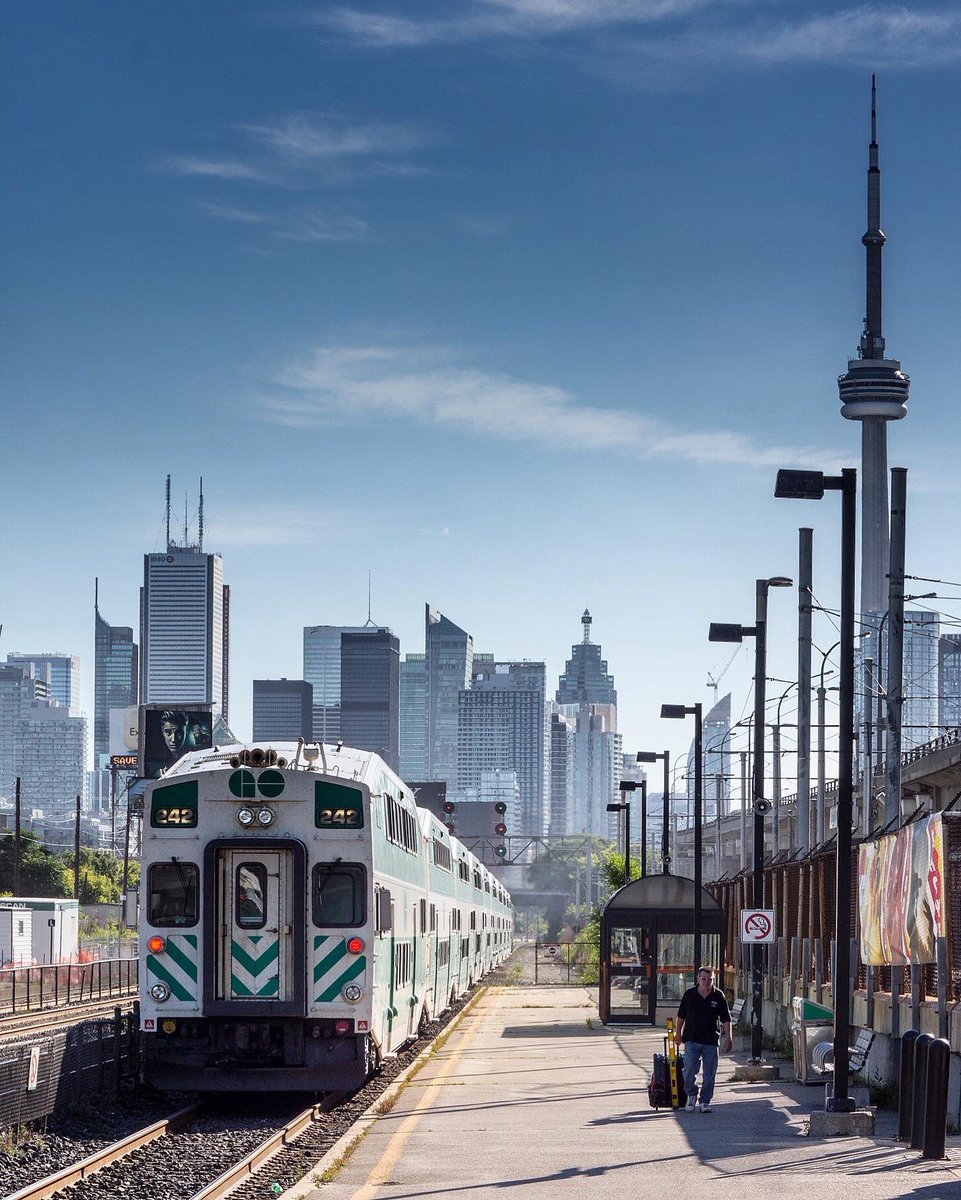 davidfillion's tweet photo. Next Station Stop, Union Station 🚉

@gotransit 
@metrolinx 

#gotrain #exhibition #metrolinx #toronto #torontoskyline #torontocondos #cityphotography #gtaphotographer #sonyalpha #a99ii #SonyAlphasClub #sonyImages #alphacollective #train #cntower #skylineporn #skylinephotograph https://t.co/HSsFBJKpGR