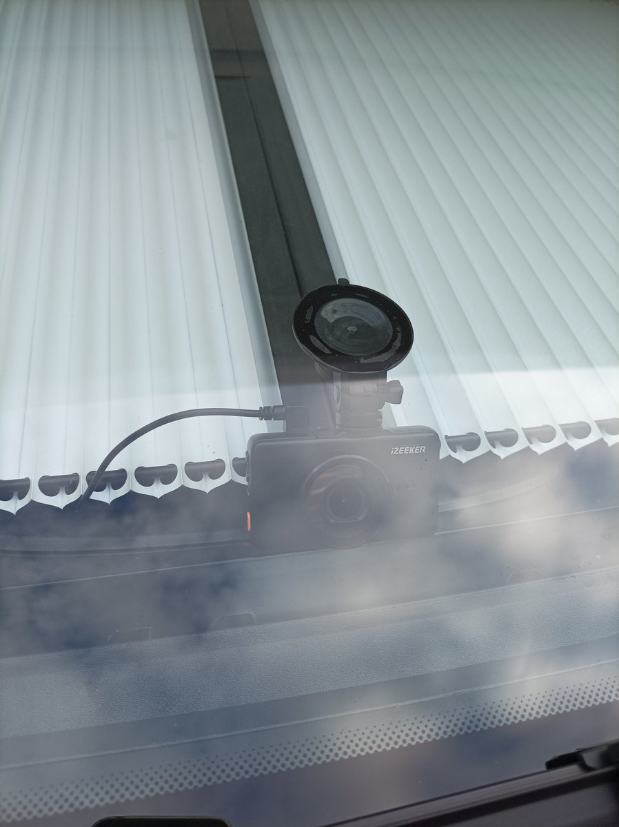 lessigunterwegs's tweet photo. Ab sofort mit #Dashcam unterwegs, damit wir eine Erinnerung von den ganzen Verrückten haben.😉 #Vanlife #Womotour https://t.co/o23Jhbw1mR