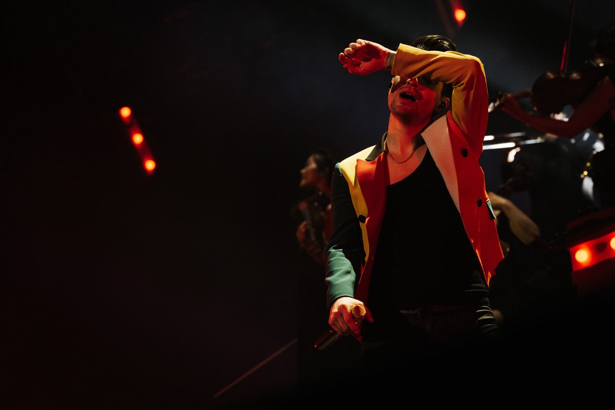 PanicAtTheDisco's tweet photo. Back to those Midwestern vibes in St. Louis #VivaLasVengeanceTour https://t.co/p8g9bVtd1J