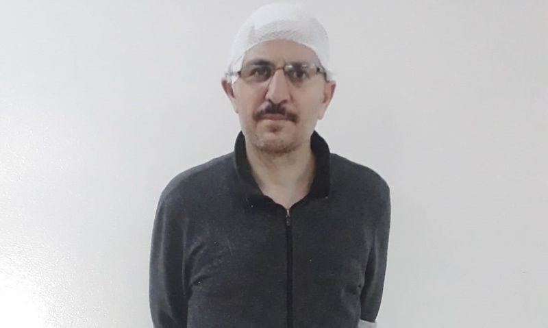 sevincozarslan's tweet photo. DURUMU CİDDİ ve ACİL

Din kültürü öğretmeni Abdullah Aslan'ın beynindeki  tümör nüksettiği için ağustosta 3. KEZ BEYİN AMELİYATI oldu. 

Fotoğraf, geçen ayki açık görüşten.

Daha başındaki sargılar çıkmadan adamı hapse göndermek nedir? @adalet_bakanlik 

AİLESİNİN AÇIKLAMASI👇 https://t.co/LTAbgxOw6n