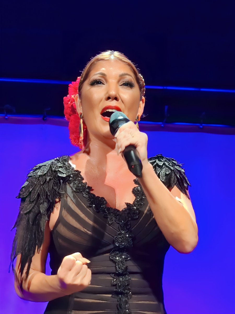 RaulMJimenez_'s tweet photo. Ayer @JoanaJimenez_ puso #EntreLasCuerdas a Montoro y el teatro se vino abajo con ella. No se puede explicar con palabras lo que hizo, así que imaginadlo con estas fotos. https://t.co/M1jhmeldrC