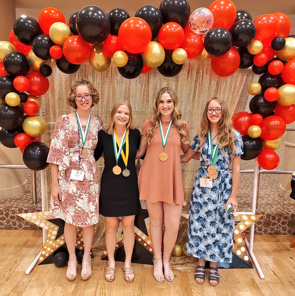 Elizabeth Exstrom tweet media