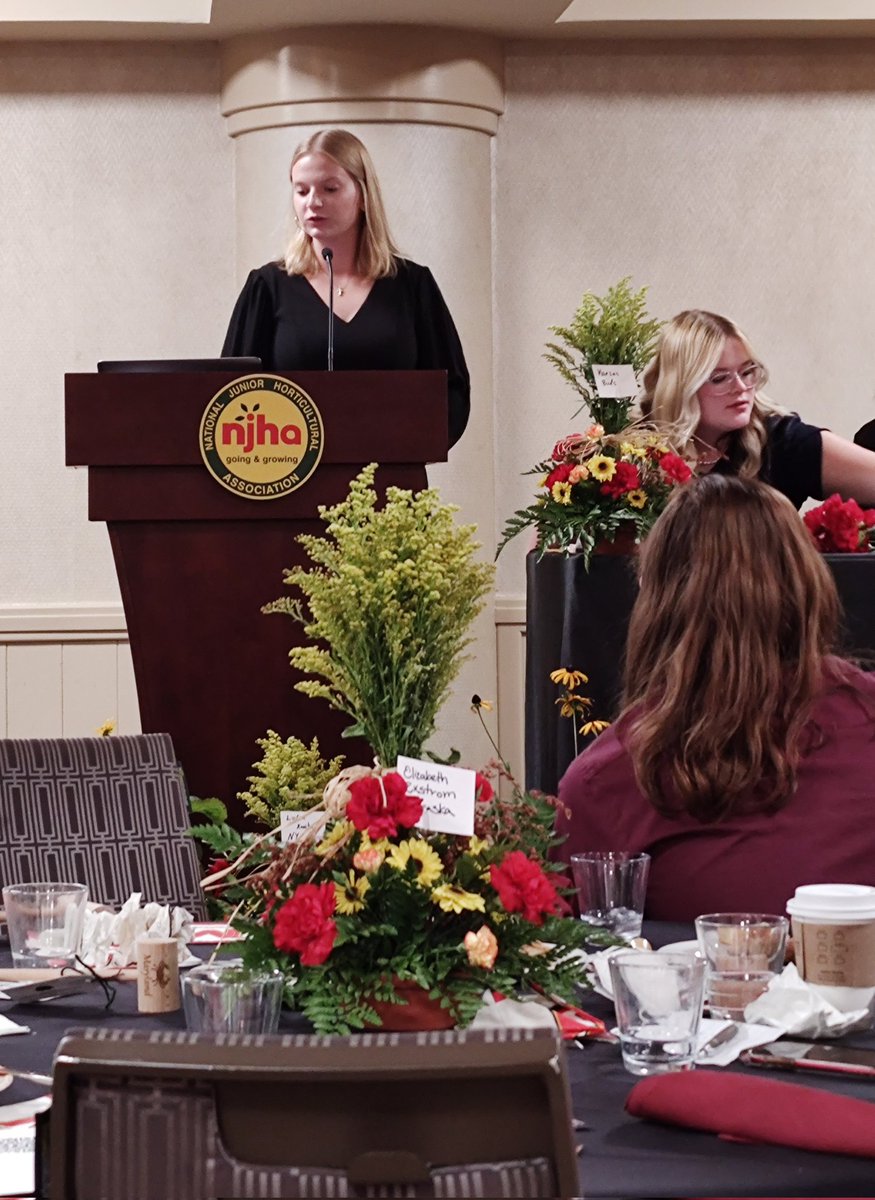 Elizabeth Exstrom tweet media