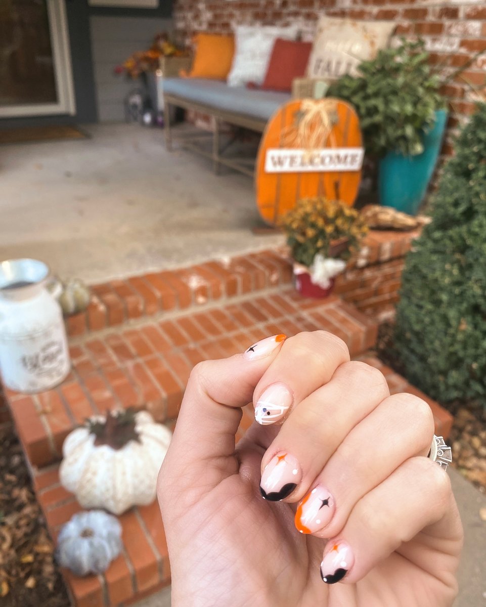 🎃@nails.by.ivet giving all the Halloween vibes with this set!👻

Link in bio to book your next nail appointment with her!🖤

 #wichitanailartist #ictnails #wichitaspa #luminarynails #wichita #dddict  #nails #nailart #nailsofinstagram #beauty #fashion #love #nailswag #nai