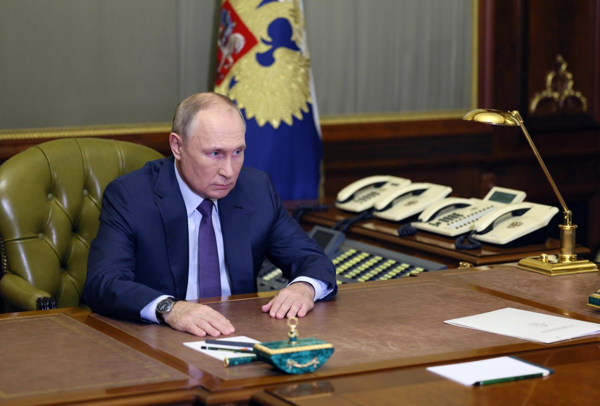 Agenzia_Ansa's tweet photo. UCRAINA | Putin ha affermato che l'Ucraina si pone sullo stesso piano delle organizzazioni terroristiche internazionali aggiungendo che la risposta di Mosca sarà "dura" se continuerà a compiere attacchi terroristici sul territorio russo. #ANSA #Kiev https://t.co/JTT8JoAZyB https://t.co/W1R7AmAJ2Y
