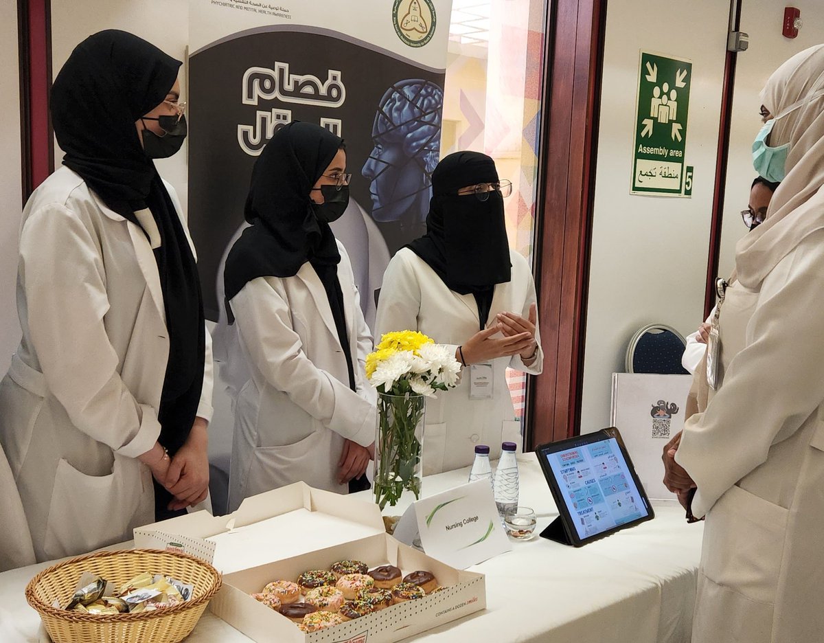 Clinical_CONJ's tweet photo. م��اركة كلية التمريض @conrw في فعالية يوم الصحة النفسية العالمي والمقام في مدينة الملك عبدالعزيز الطبية بجدة، 
قامت طالبات مقرر تمريض الصحة النفسية بعمل توعية للزوار بما يخص اضطرابات نفسية مختلفة. 
 
#كلية_التمريض
#KSAUHS
#يوم_الصحة_النفسية https://t.co/AZaI4mSi2Y