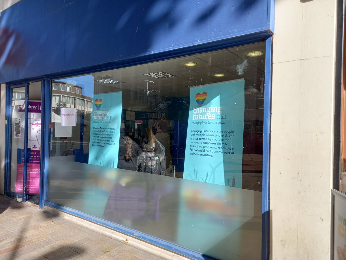 cllrmikeross's tweet photo. Visit to the homelessness hub with @JanLoftLD on King Edward Street and a chance to see the work done in Hull to tackle the issue. It's one that needs a whole community response https://t.co/HM1QrxhWxr