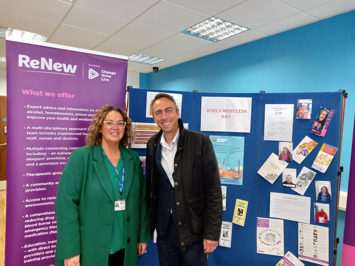 cllrmikeross's tweet photo. Visit to the homelessness hub with @JanLoftLD on King Edward Street and a chance to see the work done in Hull to tackle the issue. It's one that needs a whole community response https://t.co/HM1QrxhWxr
