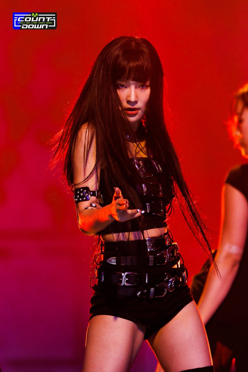 seulgikpics's tweet photo. HER. https://t.co/bkmMsIwsDn