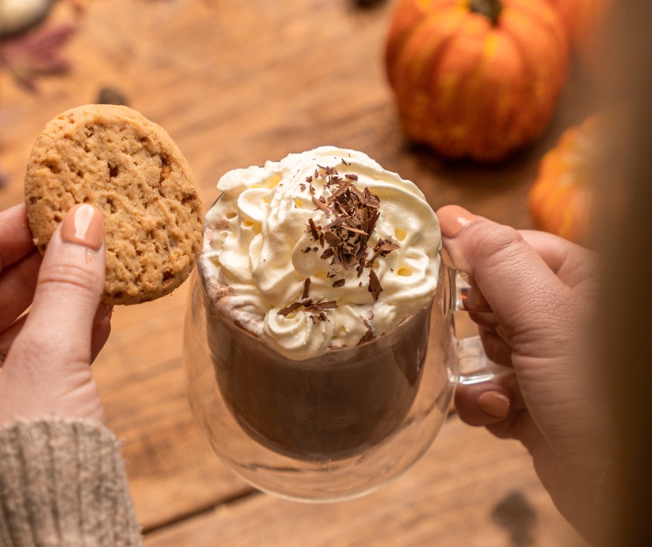 Have you tried our Limited Edition Gingerbread Hot Chocolate yet? Indulge in smooth milky hot chocolate with a warming taste of gingerbread and a spiced festive aroma. ☕
 
But hurry, it's flying off the shelves! Get yours today: bit.ly/3Ew6d1A