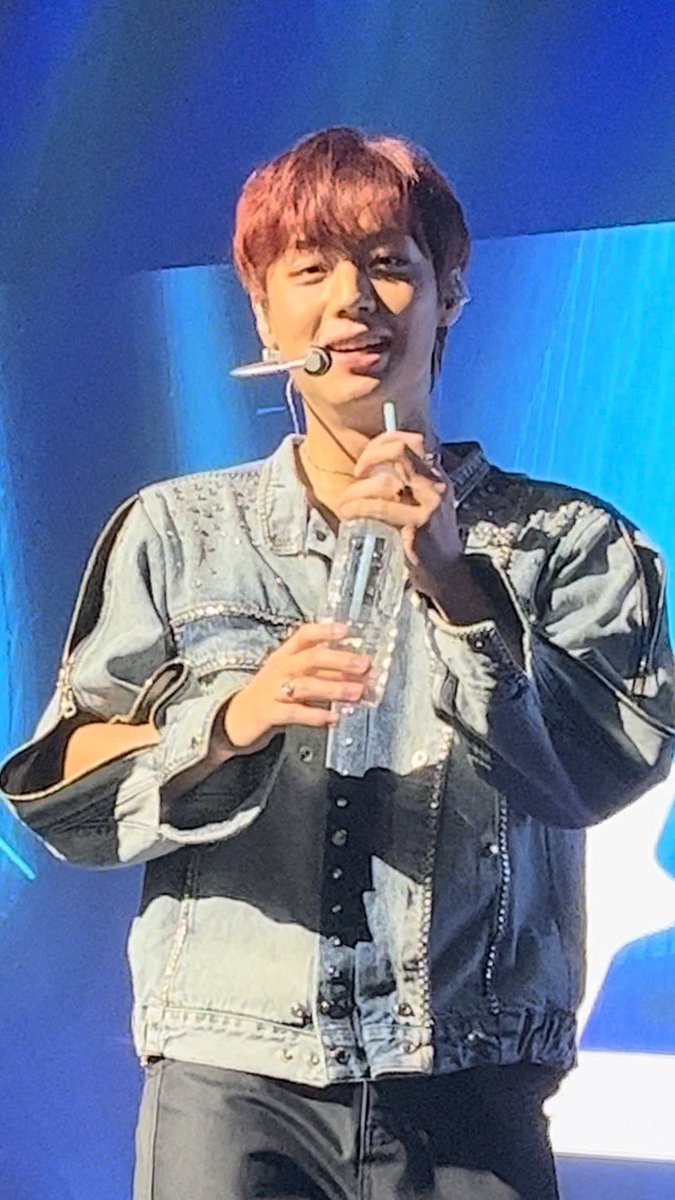 unknown_pjh's tweet photo. 삼다수요정 강림💧 https://t.co/Gn0cFnanOq