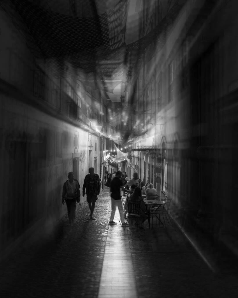 Something About the Night . #coimbra #coimbraportugal #visitcoimbra #portugal #coimbralovers #igerscoimbra #cityscapes #urbanphotography #fineartphotography #ndmagazine #raw_portugal #moodygrams #abstract #abstractstreet #bwphotography #bwstreet instagr.am/p/Cjh8z8zPNuT/