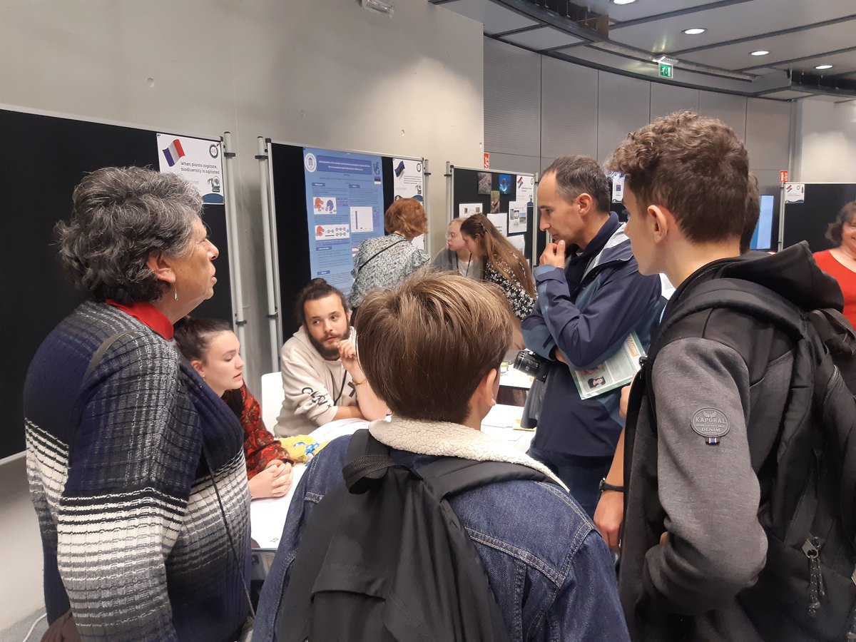 CIRASTIOc's tweet photo. J4&5 - Ouverture de l'Exposcience Luxembourg avec présentation des projets de Nissoite d'@IncognuToulouse autour des fonctions exécutives et de Sam de @Petit_Deb_Occi autour de l'intelligence des arbres ! 🤯🧠🌳🌿
#mobisciences #exposcience #luxembourg #projets https://t.co/1JmhjA4Ckg