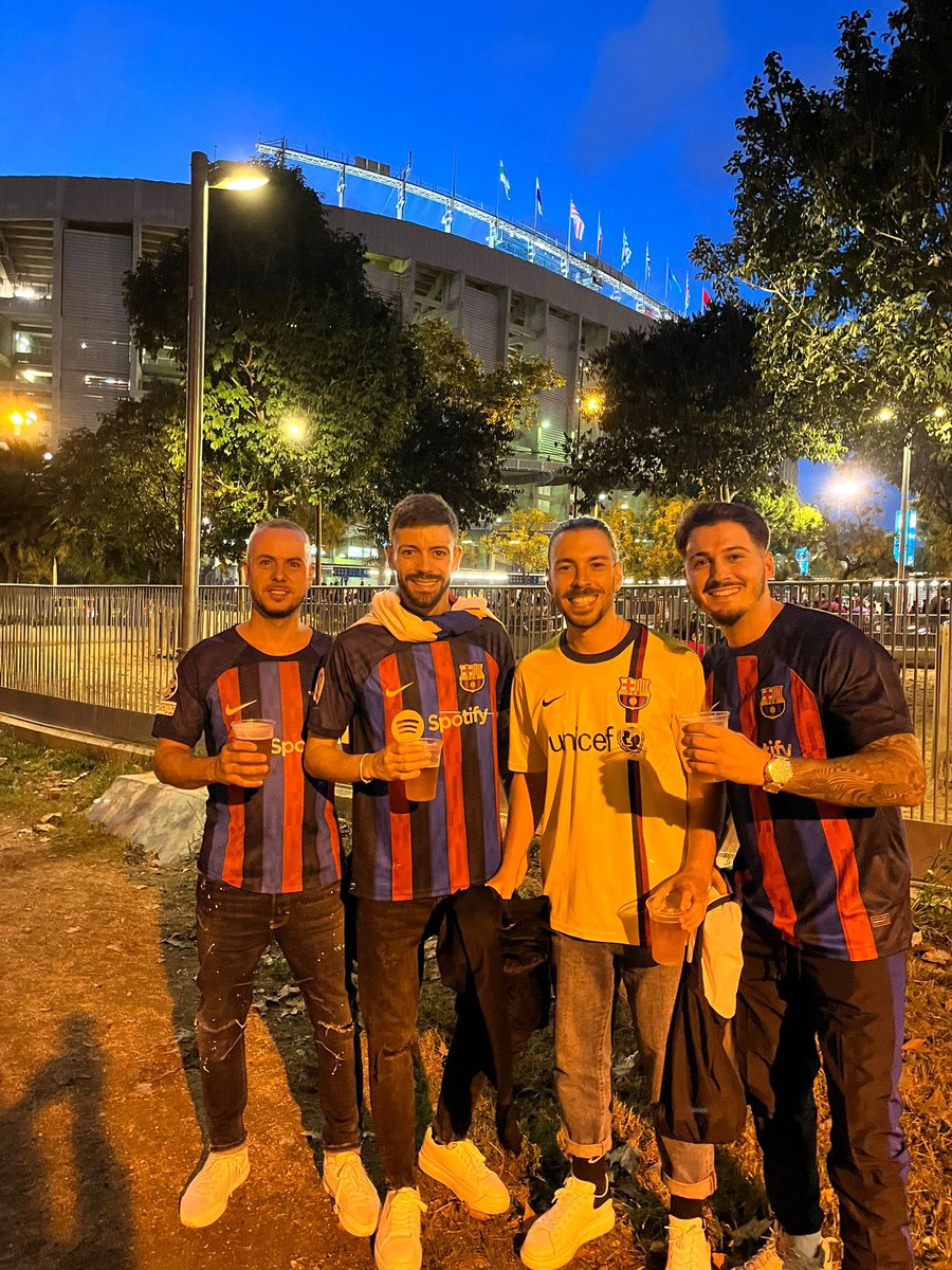 AlbertoFdez21's tweet photo. Finde espectacular por BCN con mis noisss!!! Por más que vaya, más ganas de volver me dann!!!!🤩🤩🤩 #Barcelona https://t.co/HsHPFyDxzY