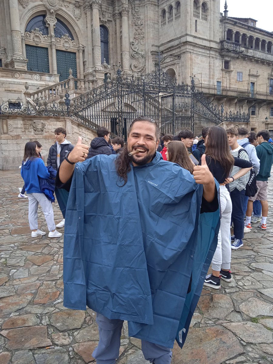 Illo ahora mismo estoy mister wonderfull, pero si un bicho como yo de 116 kilos ha conseguido hacerse una media de 26 km diario durante 6 días sin fallar y llegar hasta Santiago, vosotro podei hace lo que os de la gana y lo que os propongáis, así que buen camino gente.